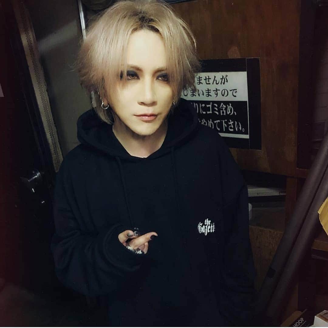 the GazettEのインスタグラム：「Hello everyone ✌😉 #ruki #thegazette #gazetto #newphoto #newstyle #pic #instagood #tokio #pscompany #2019 #ninth #goodmorning #jmusic #jrock #japan #band #reita #kai #aoi #uruha」