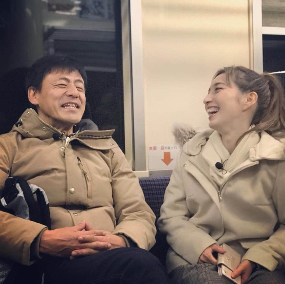 はいだしょうこさんのインスタグラム写真 - (はいだしょうこInstagram)「こんばんは☺️✨ 九州から帰ってきましたぁ😃✨ 今回は、 「おとななテレビ」のロケだったよ☺️✨ 出会う方出会う方、 あたたかい方ばかりで、 私の心もポカポカになりました☺️💕 コーナーは、いつもの 「はいだしょうこ&コンバット満の、 途中激画🤣の旅！」😃✨ 今回も、笑って笑って、大股で歩いて😁鐘鳴らして🔔絵を描いて、 あたたかさを感じて☺️ また、笑っていました😃😆✨ コンバットさんはじめ、スタッフの皆さんアットホームで、あたたかい😃✨ リラックスしてロケをさせて頂ける事に感謝です☺️ この番組でしか見られない、 私の顔があるなぁ。。。😁😎✨ ニヤリ😏  #九州  今回は、 #博多 #熊本  #鹿児島 #あたたかい方ばかり #ありがとうございました！☺️ #TVQ #土曜の夜はおとななテレビ #パパイヤ鈴木 さんの番組 #コンバット満 さんのコーナー #いつも、呼んで頂けてありがたい☺️ #アットホームで素敵な番組✨ #写真は、メイクのかんちゃんの 隠し撮り☺️✨ #ミュージカルから、そのままバタバタと走ってきたけど、一旦、地方ロケは落ちついたぁ☺️✨ #自分の部屋、片付けなきゃ😅💦 #あはは🤣 #スイッチ入れるまでがお尻が重たい😁✨」2月12日 22時36分 - haida_shoko