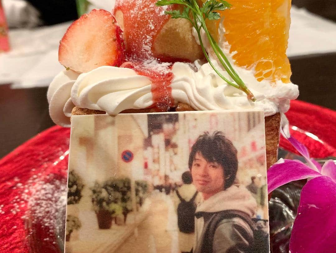 辻井亮平さんのインスタグラム写真 - (辻井亮平Instagram)「エンプティー終わりに銀座のベノアはんが誕生日やってくれはりました！ベノアはん！えろうすんまへん！こんな汚ねぇワテみたいなモン祝ってもろて！ほんま！すんまへん！！ベノアはん！おおきに！  #蜷さん以外 #全員ブチ切れてるやん #なんでやねん #明日も銀座 #ベノアさん #よろしくです #山さん」2月12日 23時06分 - aironhed_tsujii