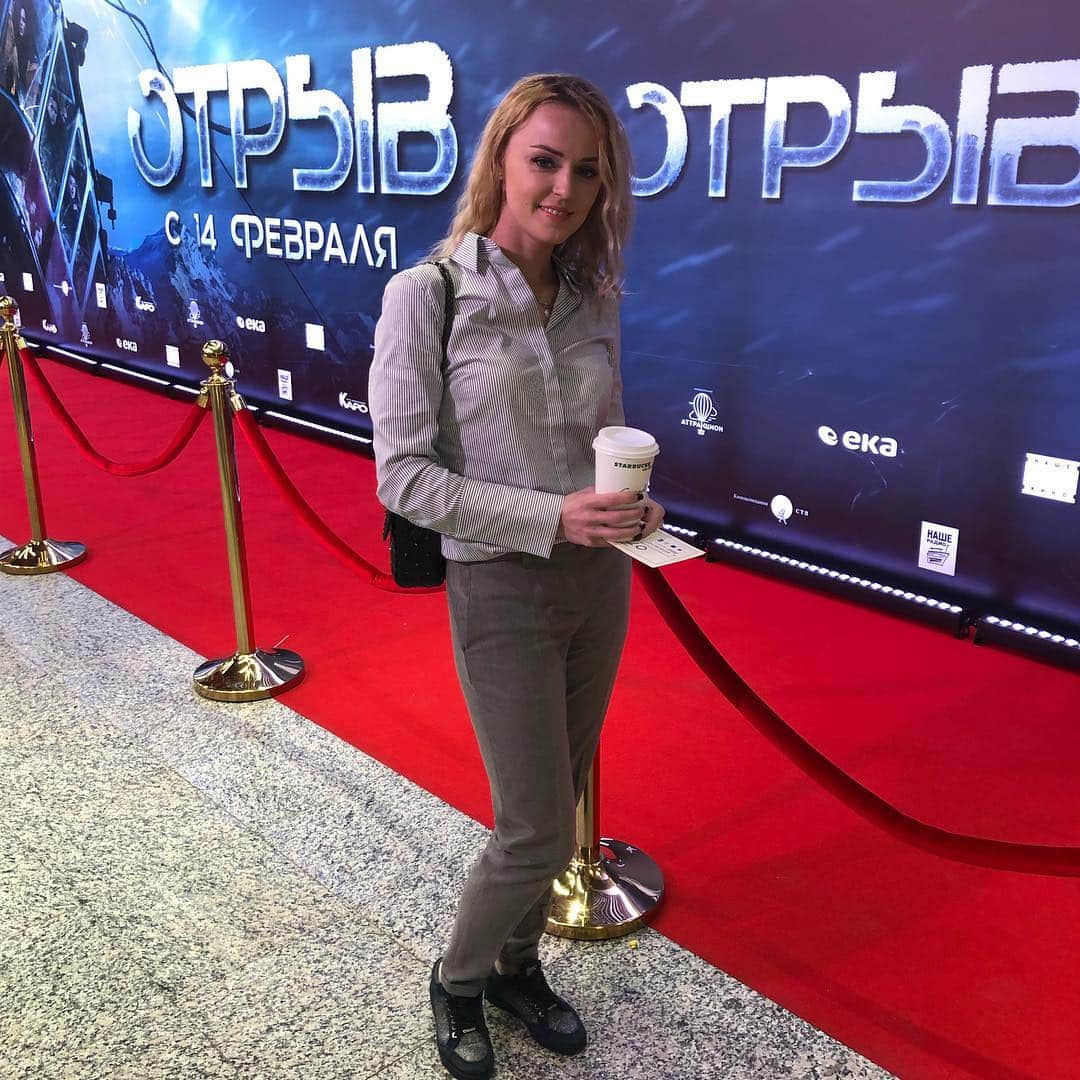 カタリナ・ゲルボルトのインスタグラム：「На премьере фильма отрыв.#кино#премьера#киноотрыв#октябрьPS спасибо за приглашение!)」