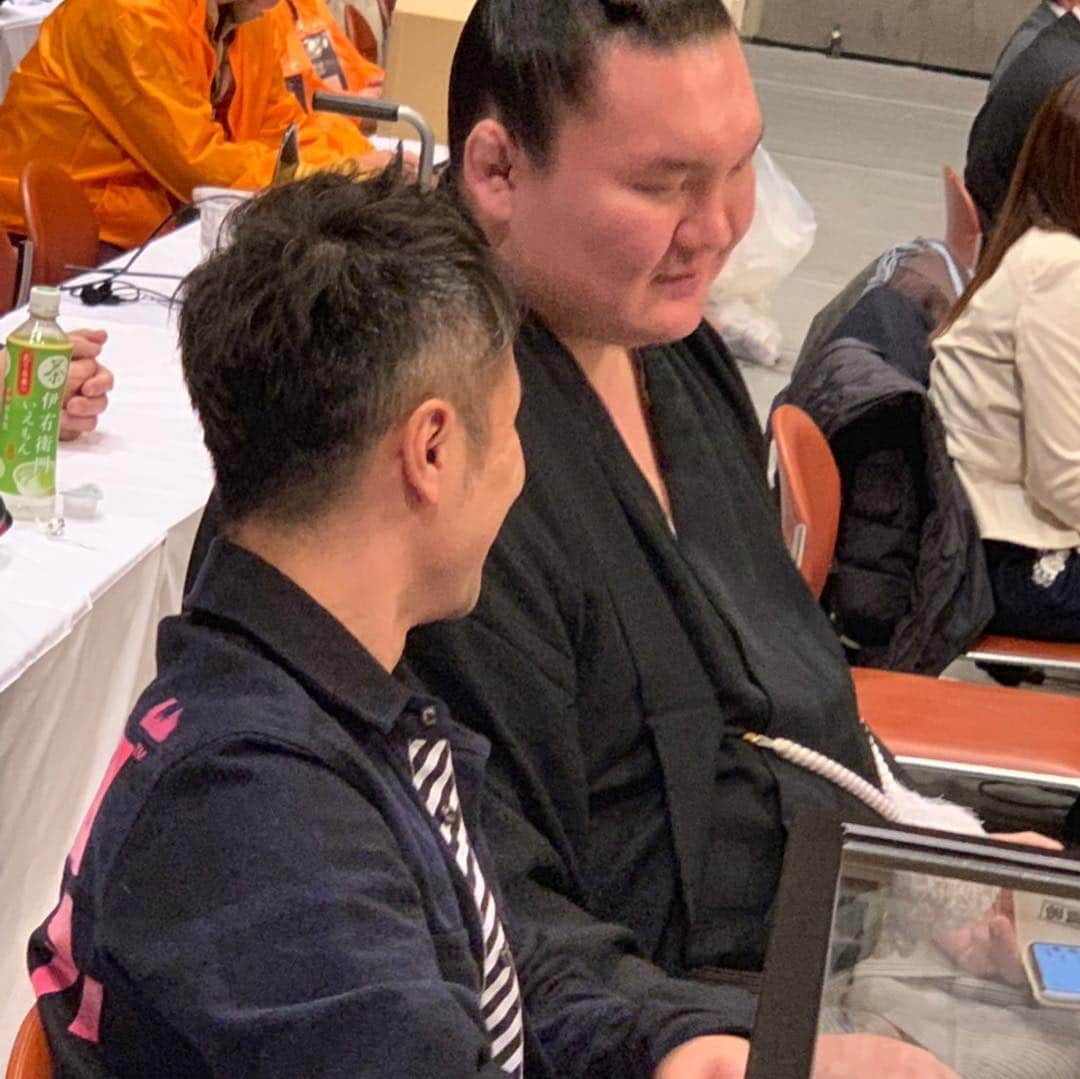 入江慎也さんのインスタグラム写真 - (入江慎也Instagram)「2019年白鵬杯  今年も将来の力士達の沢山の熱い取り組みが見れました  白鵬杯は本当に素敵な大会です  来年が楽しみです  #白鵬杯 #横綱白鵬関 #豊ノ島 関 #石浦 関 #臥牙丸 関 #炎鵬 関 #最高な大会 #横綱の隣で大会をみる #めちゃくちゃ贅沢な時間」2月13日 2時30分 - oreirie0408