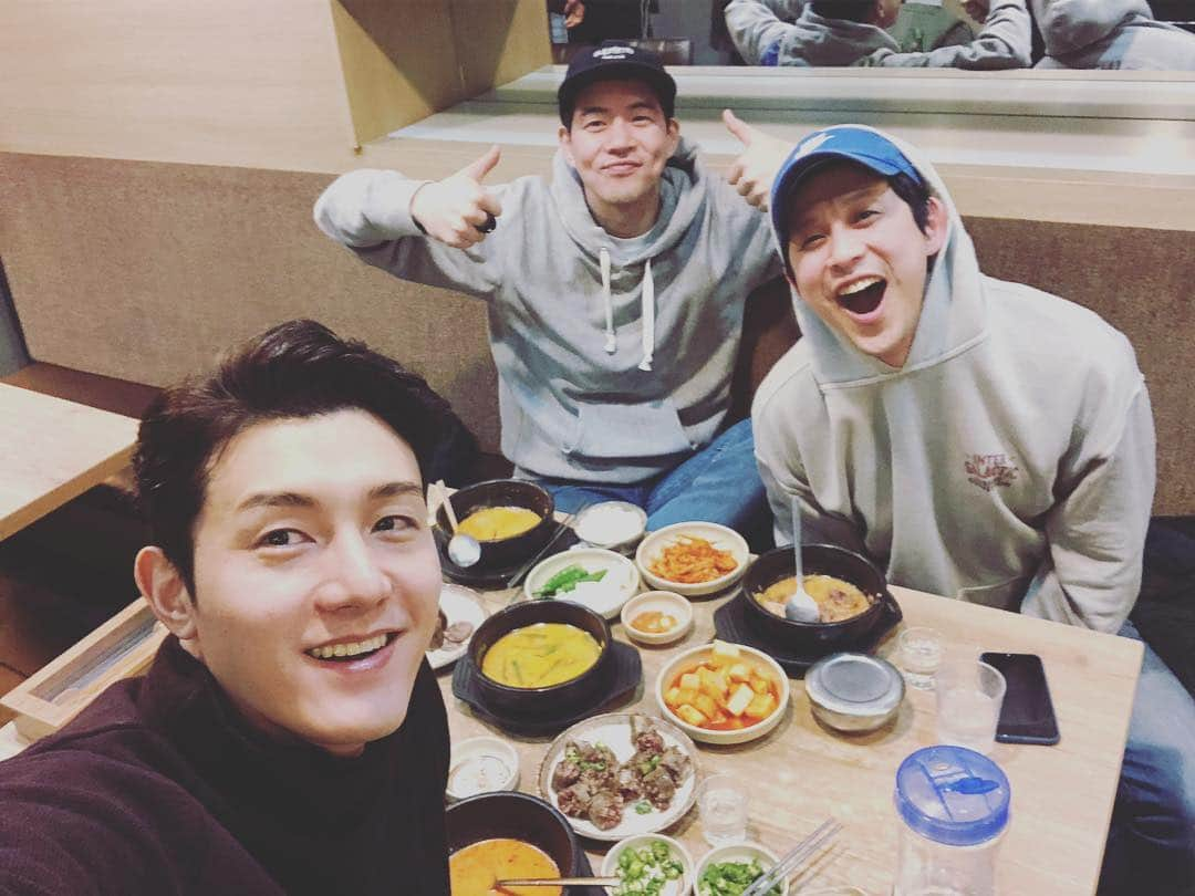 イ・ギウさんのインスタグラム写真 - (イ・ギウInstagram)「Real Bromance .. 오늘의 명언 시간은 무시 못한다 #이기우 #이상윤 #권성민 #브로맨스 #남자그램 #술그램 #처음처럼 #절친노트」2月13日 3時48分 - lee_kiwoo