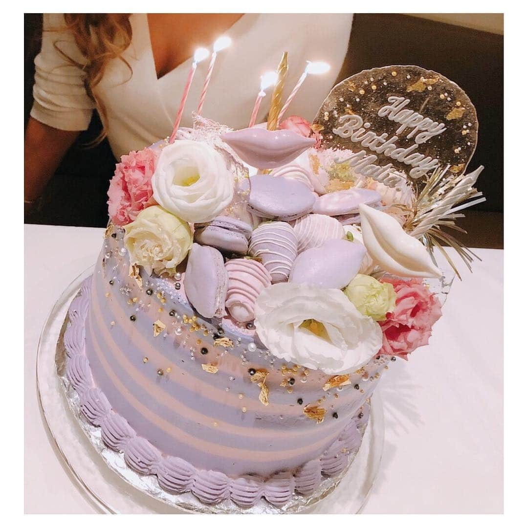 MALIAさんのインスタグラム写真 - (MALIAInstagram)「Thank you!!🌹🎂🥂💫 . 大好きなお店で 美味しいご飯食べて♥️ 素敵なプレゼントまで 頂いてしまって😭♥️ (毎日使ってるよ.ありがとう♥️) 羽が入ったバルーンも 最高に可愛かったし♥️ 毎年お決まりのAIちゃんケーキも なんとも言えないパープル具合が 最高に可愛かったし♥️♥️♥️ . 目で見る全てが可愛かったけど 一番嬉しかったのはみんなの気持ち♥️ 素敵なdinnerに招待してくれて ありがとうね…♥️♥️♥️ . #お誕生日dinner🌹 #AnelaInc. #みんなありがとう♥️ #全部嬉しかったよ♥️ つづく…」2月13日 15時33分 - maliarehman