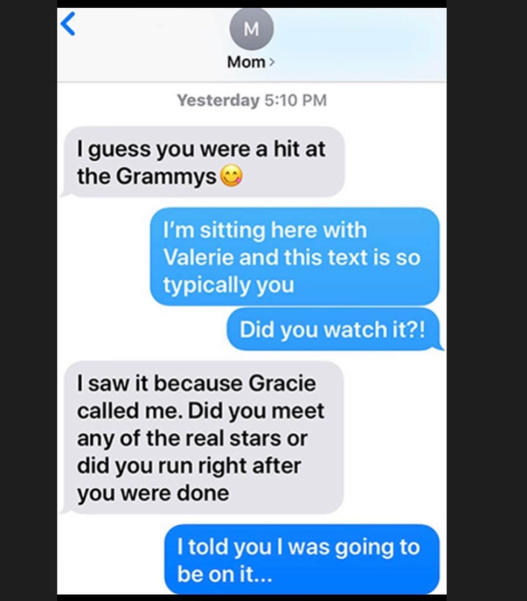 ミシェル・オバマさんのインスタグラム写真 - (ミシェル・オバマInstagram)「When your mom doesn't think you're a "real" celebrity...Tonight in Phoenix, I shared this text thread from my mom from #Grammys night, and I just had to share it with all of you. #TextsFromMom 😂」2月13日 15時35分 - michelleobama