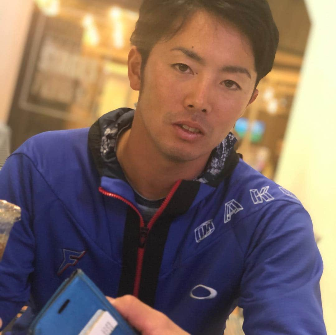 秋吉亮さんのインスタグラム写真 - (秋吉亮Instagram)「4人で買い物(^^) #北海道日本ハムファイターズ #アリゾナ #キャンプ #スコッツデール #ファッションスクエア #秋吉亮 #谷内亮太 #杉浦稔大 #堀瑞輝 #最終日」2月13日 11時14分 - ryo.akiyoshi_14