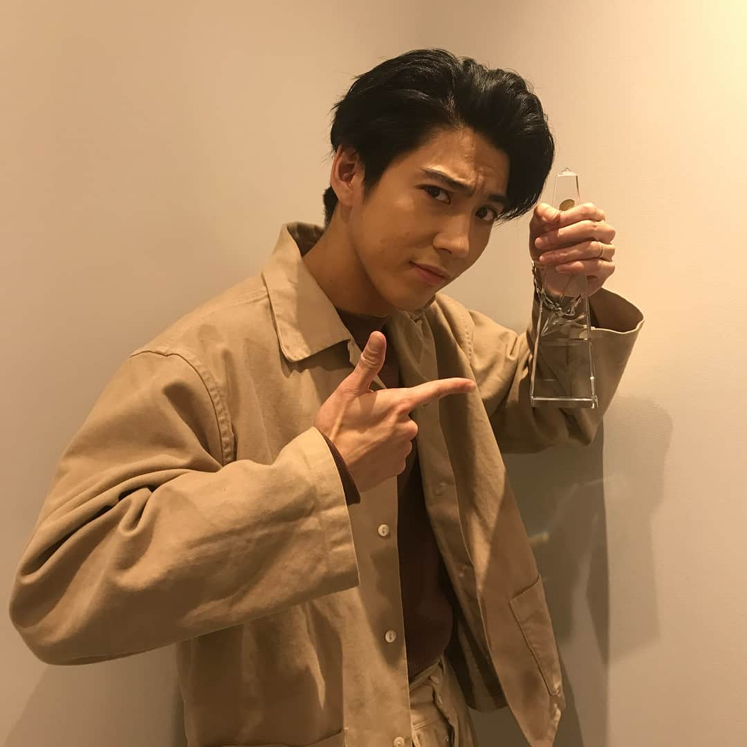 日本テレビ「今日から俺は‼︎」さんのインスタグラム写真 - (日本テレビ「今日から俺は‼︎」Instagram)「【ドラマアカデミー賞】 最優秀主演男優賞に賀来賢人くん🏆 監督賞に福田雄一さん🏆  今日から俺は‼︎の二人がW受賞しました‼️おめでとうございます🎉✨今日俺を楽しんでくれた皆様のおかげです、ありがとうございます😆‼️ #ドラマアカデミー賞 #ザテレビジョン #今日から俺は‼︎#賀来賢人 #福田雄一 #今日俺DVD4月24日発売」2月13日 12時30分 - kyoukaraoreha_ntv