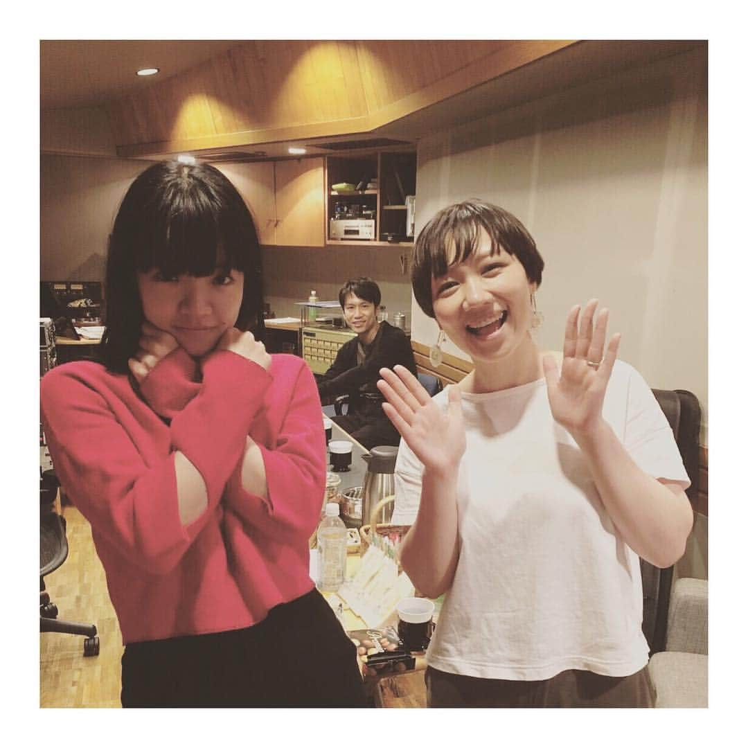 岡田梨沙さんのインスタグラム写真 - (岡田梨沙Instagram)「本日発売！ あいみょん 『瞬間的シックスセンス』  06 「ひかりもの」 にて、ドラム叩いております。  あいみょんにとって、初の女性ドラマーとのことでとっても光栄です。  一曲一曲、ぎゅっと抱きしめたくなる素敵なアルバムです。 参加できて嬉しかった！  発売おめでとうございます！  #あいみょん  プロデューサーの #トオミヨウ さん #瞬間的シックスセンス  #Repost @aimyon36 with @get_repost ・・・ ‪2nd AL 「瞬間的シックスセンス」‬ ‪本日リリースになりました。‬ ‪瞬間的な第六感から飛び出してきた12曲を是非楽しんで頂けたら嬉しいです。‬ ‪p.s 本当にいつもありがとうございます、‬ ‪こうして作品を出し続けられるのも、私に関わって下さっているスタッフの皆さん、そしてAIMの皆んなのおかげです。‬」2月13日 12時52分 - risarisapurdie