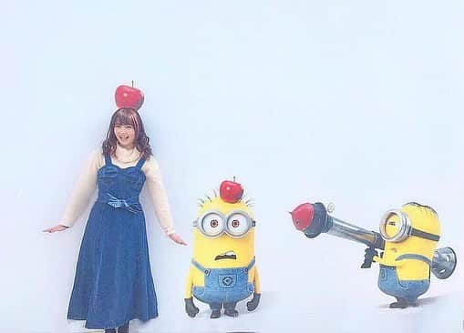 浅井麻里さんのインスタグラム写真 - (浅井麻里Instagram)「💙💛 . ミニオンとリンゴ🍎 . USJで、デニムスカートの ミニオンコーデしたときの💙💛 . . この前、妹のマネージャー兼プライベートで、 また大阪へ✨🚅 せっかくUSJ年パス持ちになったから 弾丸インしてきたものの、 USJでは写真ほぼ撮ってなかった🤣（笑） . . その旅行にも、撮影での伊豆旅行にも 持ってってたヴィーナスカーブ❤️ . ウェディングモデルを やらせていただいてる中で、 お腹出てるとドレス入らなくてまずいので😂笑 ウエストや下腹ケアとして取り入れてみたの🎵 . 履くだけ！加圧式の骨盤ガードル✨ 骨盤の歪みを正してくれて、 キュッと締めてくれる❤️ ウエストだけじゃなく、下っ腹やヒップや 太ももまで！👍 . ↓ここから買えるよー💕 @venuscarve_info . . . #ユニバーサルスタジオジャパン#ユニバ#ミニオン#ミニオンコーデ#大阪#ヴィーナスカーブ#ウエスト#usj#universalstudiojapan#universalstudiojapanosaka#tittyandco#osaka」3月14日 18時42分 - mari_asai_625