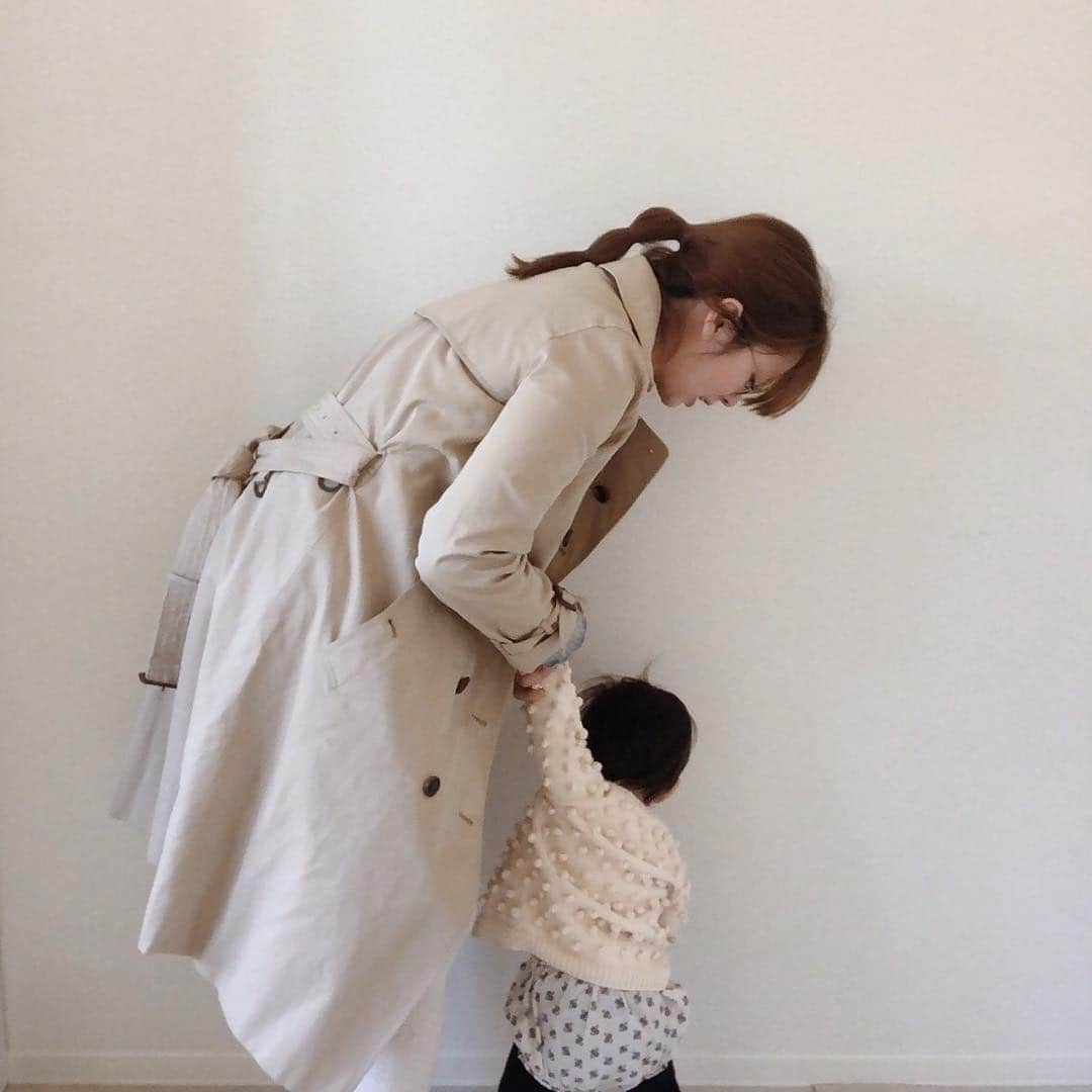 菅谷梨沙子さんのインスタグラム写真 - (菅谷梨沙子Instagram)「1歳を過ぎたので、予防接種を受けに！ 一応毎回説明してから行くのですが、雰囲気で察したのか行く前からグスグズ…。 病院着いて先生の前に座った途端、大泣きでした👨🏻‍⚕️💭 でも終わったらすぐ泣き止み、シールとウエハースを貰いニコニコ😀！ 今までしばらく泣き止まなかったので、1歳になって少し成長しました💯 . #1st#babygirl」3月14日 18時35分 - risako_sugaya