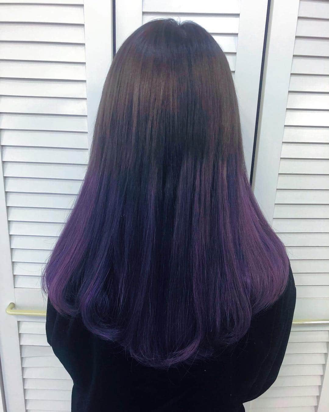 朝日奈丸佳さんのインスタグラム写真 - (朝日奈丸佳Instagram)「#newcolor  #華園色  いつもよりしゅうか成分多めにしました。遠くのあなたにも見てもらえるように。今回は前髪にもインナーで紫いれてます。前髪の方はだいぶピンクっぽいので、自分で少し入れ直ししようかな。エクステと染まり方違うから難しいんだって！  毎回微妙に色の感じや入れ方を変えて楽しませてもらってます。  衣装を着て、メイクをして、ライトを浴びて またしゅうかになれるのがすごく楽しみ！  よろしくね。」3月14日 18時35分 - madoka_maru_hina
