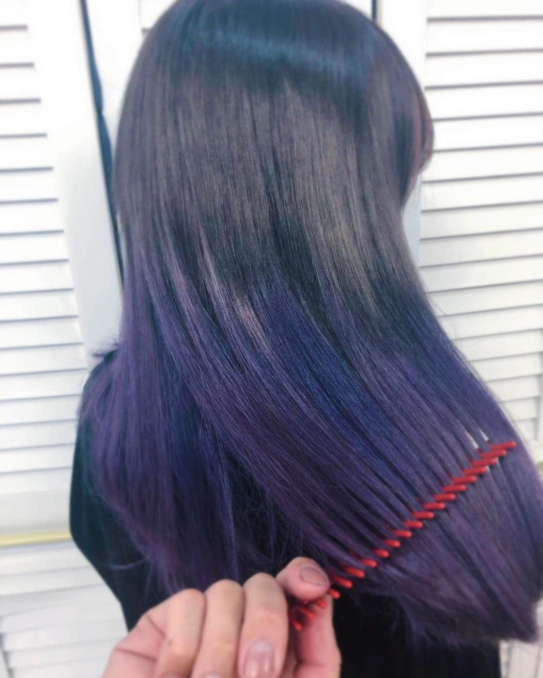 朝日奈丸佳さんのインスタグラム写真 - (朝日奈丸佳Instagram)「#newcolor  #華園色  いつもよりしゅうか成分多めにしました。遠くのあなたにも見てもらえるように。今回は前髪にもインナーで紫いれてます。前髪の方はだいぶピンクっぽいので、自分で少し入れ直ししようかな。エクステと染まり方違うから難しいんだって！  毎回微妙に色の感じや入れ方を変えて楽しませてもらってます。  衣装を着て、メイクをして、ライトを浴びて またしゅうかになれるのがすごく楽しみ！  よろしくね。」3月14日 18時35分 - madoka_maru_hina