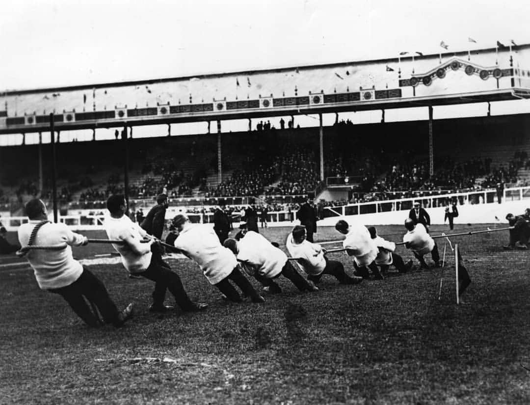 オリンピックさんのインスタグラム写真 - (オリンピックInstagram)「Olympic Tug-Of-War #tbt #London1908」3月14日 18時41分 - olympics