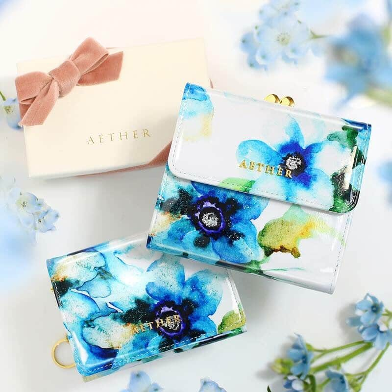 AETHERさんのインスタグラム写真 - (AETHERInstagram)「Happy white day！  大切な人からの贈り物は、嬉しさもひとしおですね。 心ときめく素敵な夜をお過ごしください。  #ホワイトデーお返し -  #花柄 #本革財布 #革小物 #エーテル  #aether #leather  #自由が丘 @aether_jiyugaoka」3月14日 18時41分 - aether.tokyo