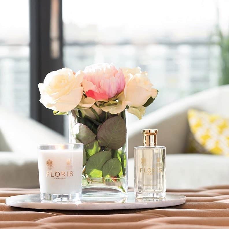 のインスタグラム：「Flowers don’t just look beautiful, but they also lightly scent their surroundings. Enhance the fragrance of a fresh bouquet of springtime florals with our Peony & Rose Home Fragrance Collection. #FlorisLondon #Spring #SpringScent #ScentedCandle」