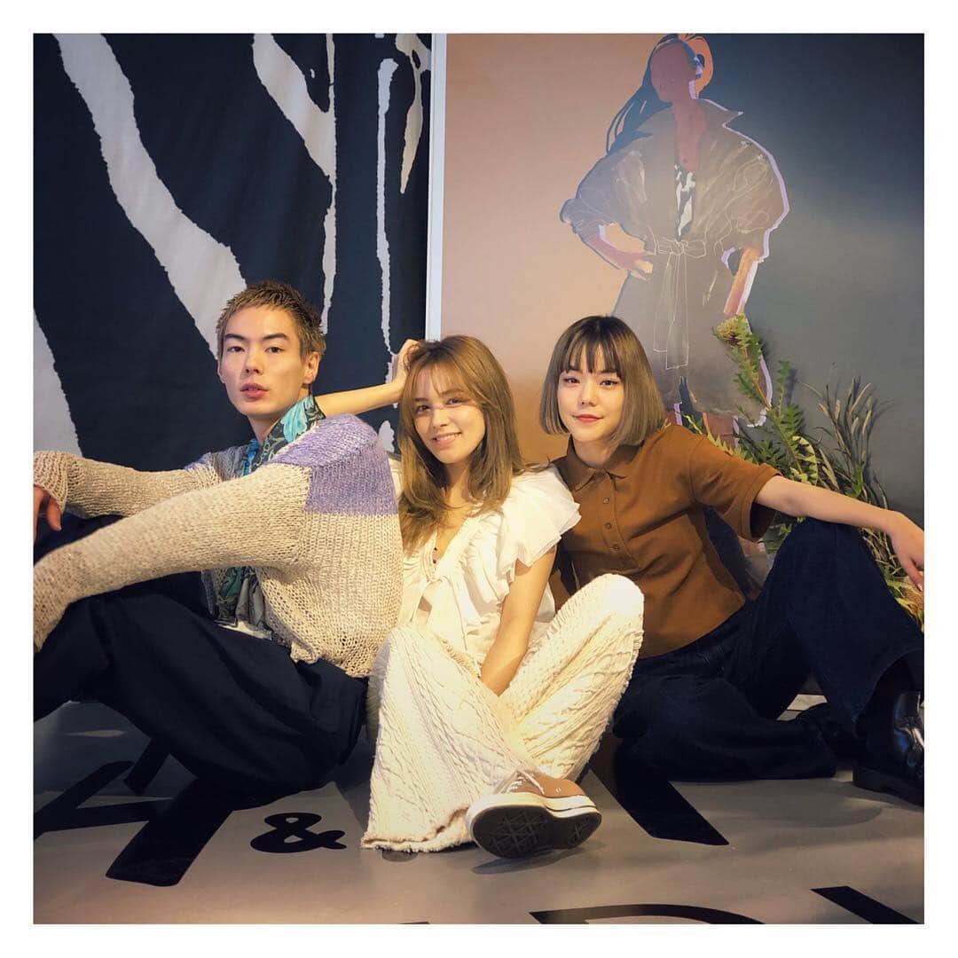 のインスタグラム：「H&M STUDIO 19SS . プレスルーム行ってきたよん🌈 今回はレディースだけだけど、 あみあみニットが可愛いすぎて すでに着てるwwww . . . #hm #hmstudio #happytime」