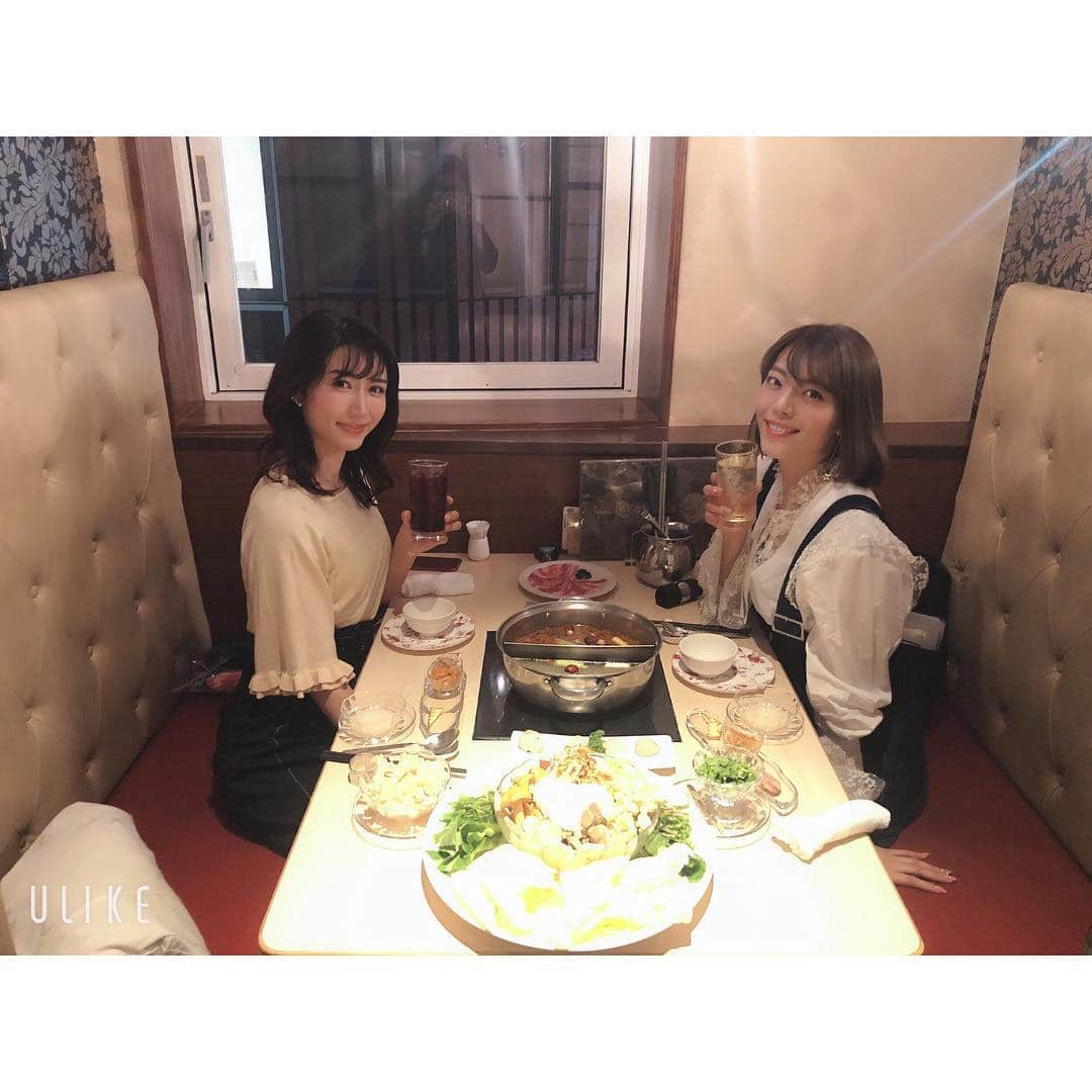 今村仁美さんのインスタグラム写真 - (今村仁美Instagram)「昨日はちかちゃんと火鍋食べに行きました♡ ここの火鍋大好きなので2人で来られて幸せ🎵 今年1年また2人で#docomocircuitrady を出来て嬉しいな❤️次会うのは4月の開幕戦😊 今年も1年大人ドコモの2人を推してください🥰 #ホワイトデー#ホワイトローズ #火鍋好き#女子トークが尽きない #docomo#SF#superfomula#RQ#racequeen」3月14日 17時23分 - imamura_hi