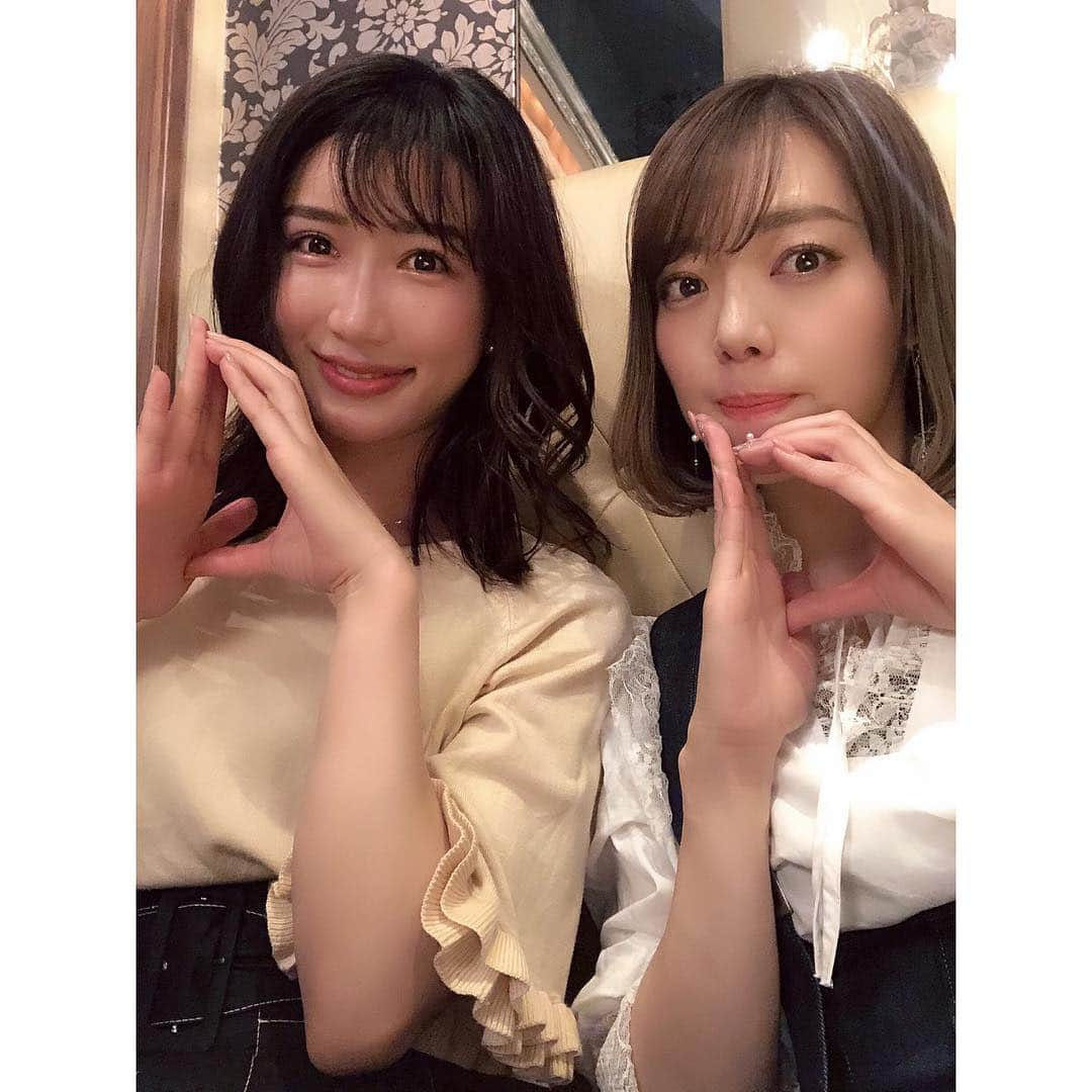 今村仁美さんのインスタグラム写真 - (今村仁美Instagram)「昨日はちかちゃんと火鍋食べに行きました♡ ここの火鍋大好きなので2人で来られて幸せ🎵 今年1年また2人で#docomocircuitrady を出来て嬉しいな❤️次会うのは4月の開幕戦😊 今年も1年大人ドコモの2人を推してください🥰 #ホワイトデー#ホワイトローズ #火鍋好き#女子トークが尽きない #docomo#SF#superfomula#RQ#racequeen」3月14日 17時23分 - imamura_hi