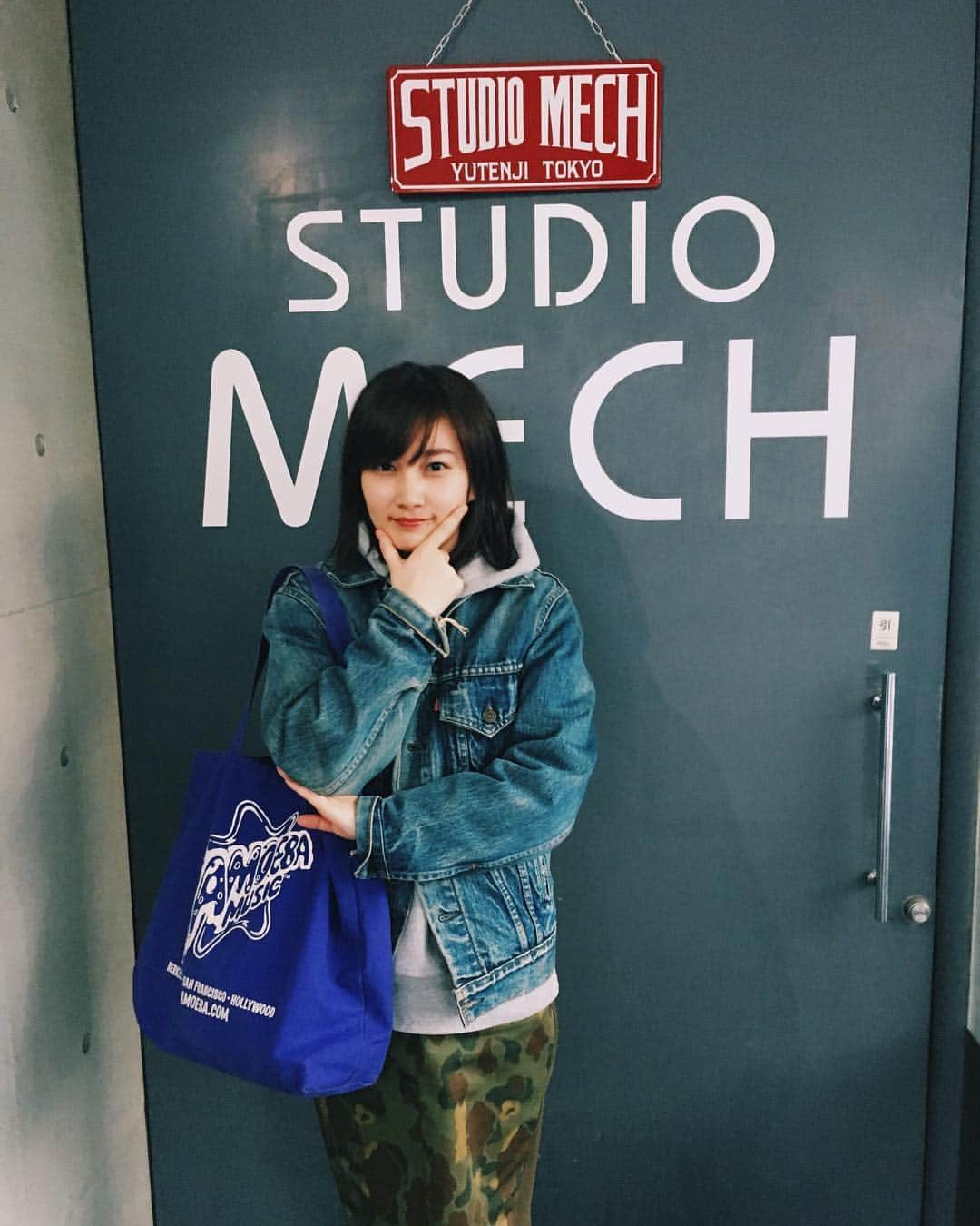 佐藤千亜妃さんのインスタグラム写真 - (佐藤千亜妃Instagram)「良い歌録れた✌️🎙#レコーディング #ootd#dickies#dickiesgirl#levis#championhoodie#amoebarecords」3月14日 17時16分 - chiaki_sato0920