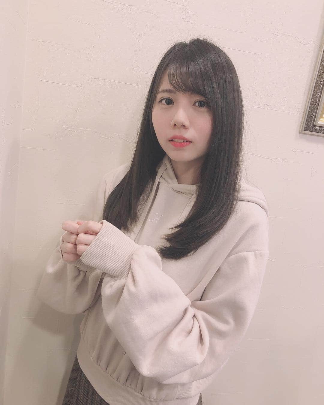 のインスタグラム：「久々に美容院行ってきた✂︎ 重かった髪の毛がスッキリしたよ〜✨ #美容院#hairsalon#✂︎#nanamitanabe」