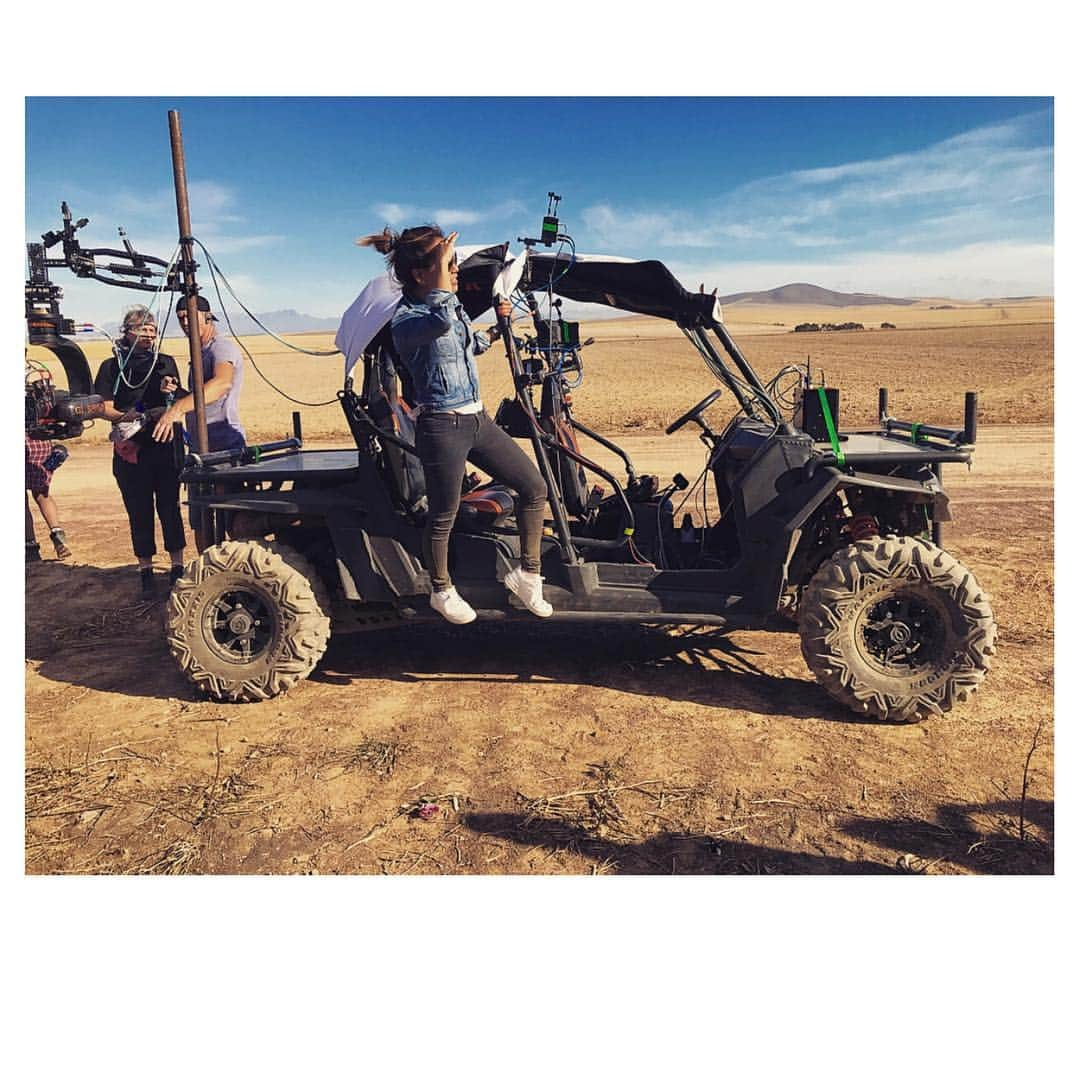 NINA PARKさんのインスタグラム写真 - (NINA PARKInstagram)「Mad Max 🏎 _______________________________________________ #Shooting #behindthescenes #beauty #tvc #mua #makeup #hair #style #celeb #nature #landscape #wanderlust #madmax #istatravel #촬영 #자연 #뷰티 #메이크업 #헤어스타일 #연예인  #撃て #有名人 #作り話を #髪型 #自然」3月14日 17時32分 - ninaparkbeaute