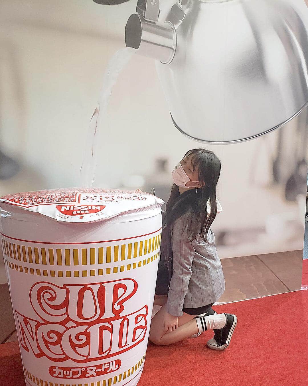 のインスタグラム：「cp+で発見した、おっきいカップヌードル！！ カップヌードルミュージアムでオリジナル作ったことまだ無いから作りにいきたいなぁ、、💜 . . #yuisa #picoftheday #me #japanesegirl #girl #japan #tokyo #makeup #メイク #메이크업#97line #98 #21 #얼짱 #한국 #98년생 #横浜 #カップヌードル #도쿄」