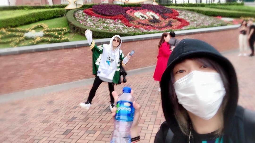 玲夏さんのインスタグラム写真 - (玲夏Instagram)「そして我らの旅が始まった。  #出発は早朝の羽田空港 #長崎は諦め #まさかの #hongkong #disneyland #with #ルイス #わたくし #来週もフェスで香港きます #2週連続香港」3月14日 17時45分 - rk_0805