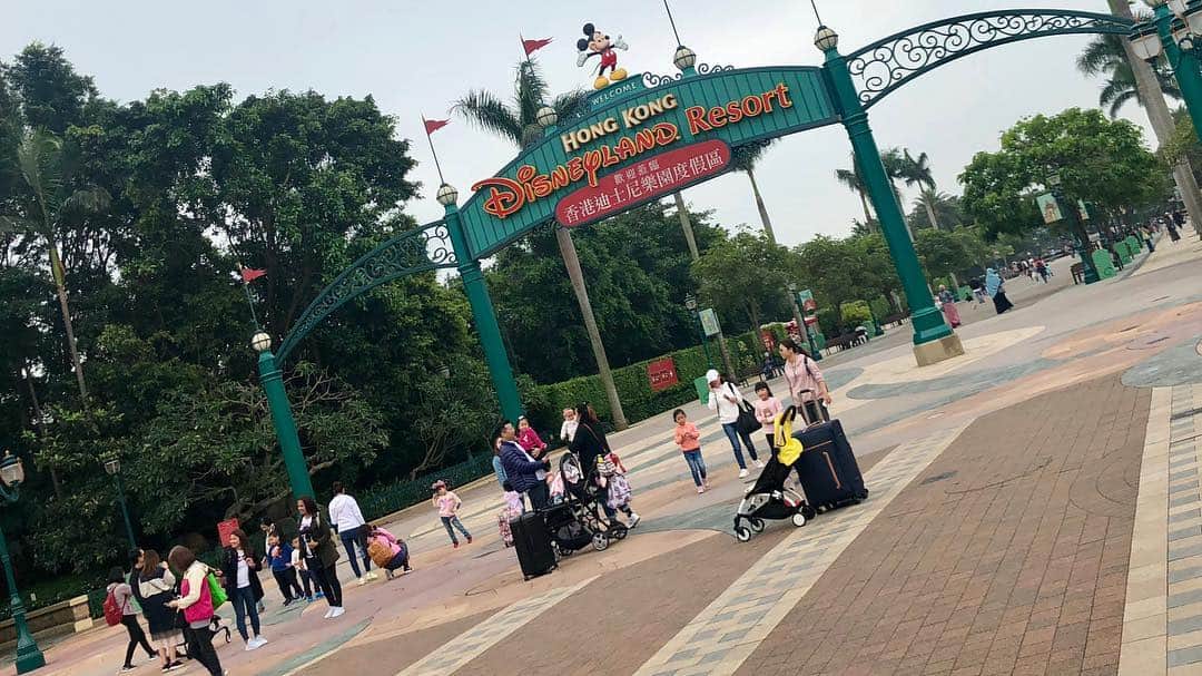 玲夏さんのインスタグラム写真 - (玲夏Instagram)「そして我らの旅が始まった。  #出発は早朝の羽田空港 #長崎は諦め #まさかの #hongkong #disneyland #with #ルイス #わたくし #来週もフェスで香港きます #2週連続香港」3月14日 17時45分 - rk_0805