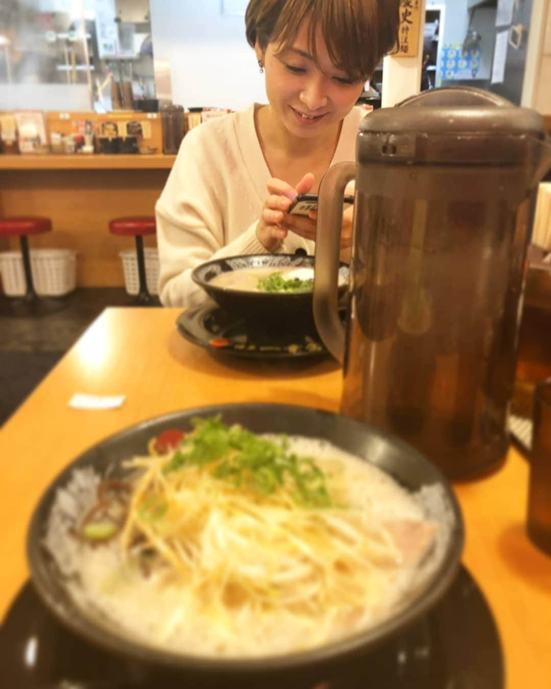 林智美 さんのインスタグラム写真 - (林智美 Instagram)「餃子部、 ラーメン部にも入部する🍜  #いつかのごはん #ラーメン #博多一幸舎 #とんこつラーメン #だけかと思いきや #ちゃんと餃子は頼みました #餃子 #餃子部 #美味しかったけど #写真撮り忘れるという痛恨のミス #餃子部記録係失格🤦」3月14日 17時45分 - h_tomomi_i