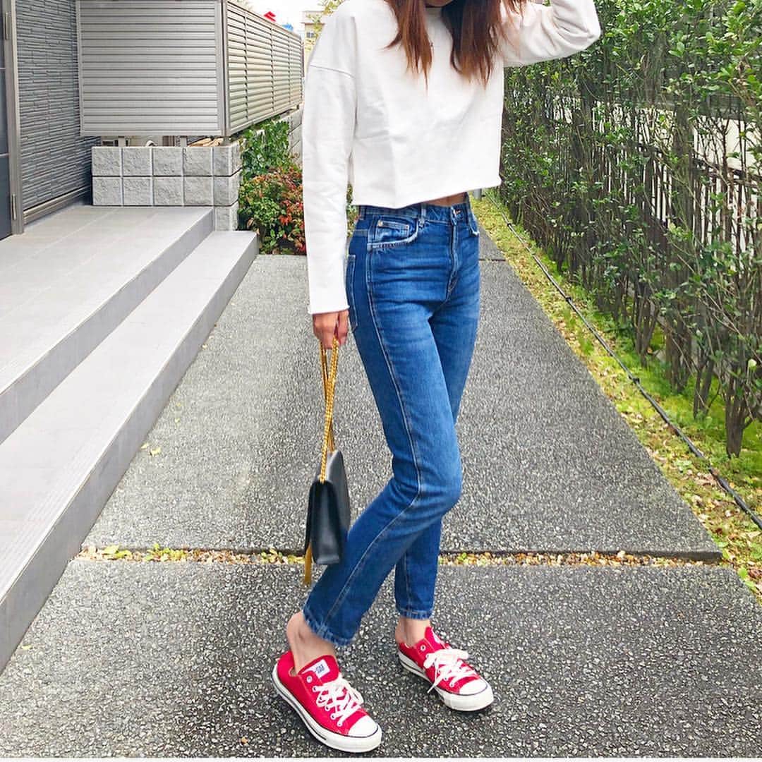 Saoriのインスタグラム：「今週末またまたスノボー予定やけど雪あるんかな🤔☃️❄️ 着圧系にハマってから痩せた❓ て言われる私❤️ このレギンスも万能👍 ここから買えるよ⬇︎ @professionalslendermake_info  #プロフェッショナルスレンダーメイクレギンス#ファッション#コーデ#コーディネート#シンプル#カジュアル#ロンハーマン#ザラ#アーカー#サンローラン#ユニクロ#ジェイダ#おしゃれさんと繋がりたい #fashion#outfit#ootd#code#coodinate#simple#casual#UNIQLO#ronherman#zara#rhc#ysl#instafashion#instagood」