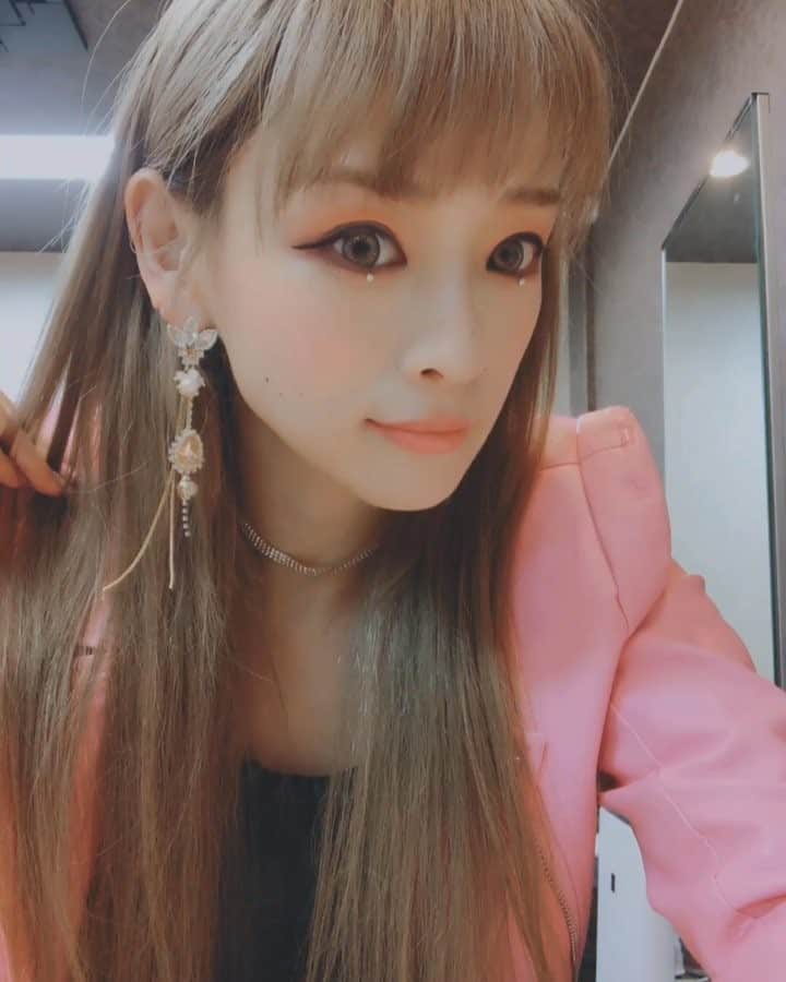 のインスタグラム：「37歳。  夢はまだ尽きません。  #singer #jpop #kpop #gummy #blackpink #tokyo #ailee #make #hairstyles #makeup #gelnails #korea #kolmebaby #anap #addiction #starbucks」