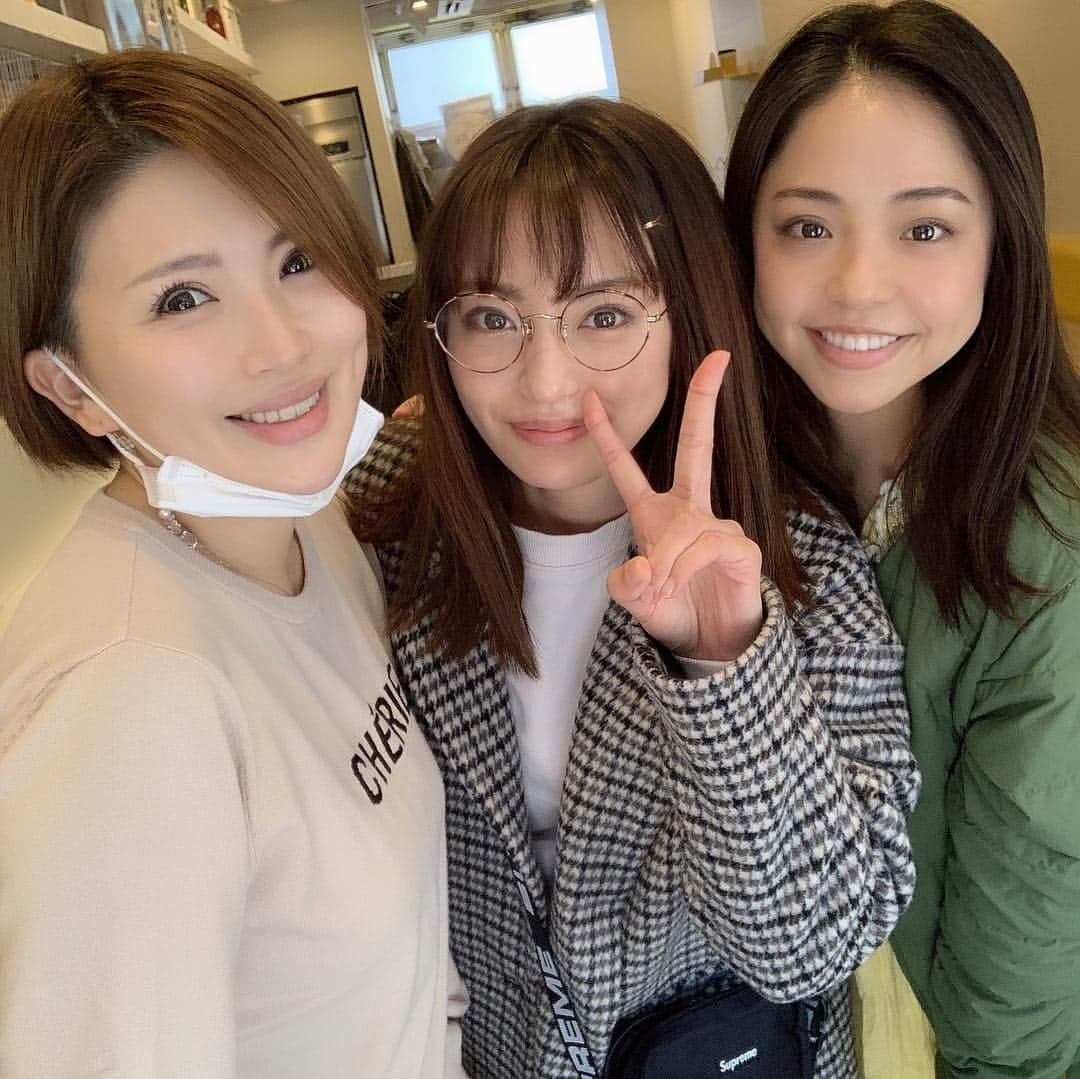 大島みづきさんのインスタグラム写真 - (大島みづきInstagram)「久々にこた姉さんに会えた日☺︎ おしゃれでおいしいサンドウィッチ食べれて満足🥪❤️ 目黒にある @wawich_meguro へ是非♡ . ━━━━━━━━━━━━━━━━━━━━━━━━ #cafe #offday #goodday #followme #happyday  #happy #love  #follow4follow #instagood #wawich #lunch #meguro #tokyo #sandwich #팔로우 #친구랑 #행복 #카페스타그램 #도쿄 #메구로 #샌드위치 #目黒 #東京 #カフェ #萌え断 #ワウィッチ #サンドウィッチ #ランチ #🥪」3月14日 18時04分 - mizukiss56