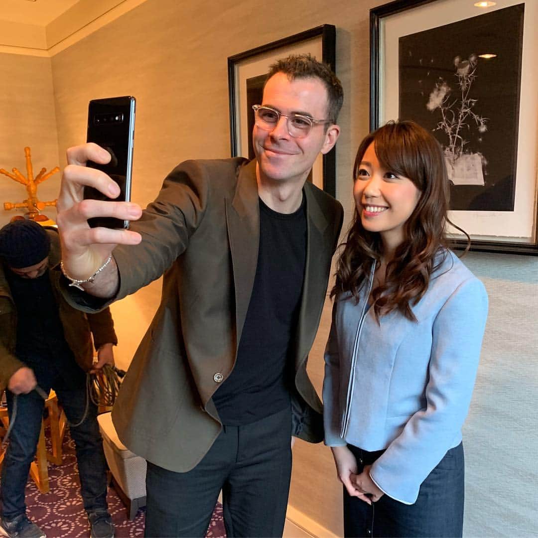 須黒清華のインスタグラム：「今日はインスタグラムのトップ、アダム・モッセーリ氏にインタビューしてきました。 さすがの慣れた手つきで自撮りをして、ストーリーにアップしてくださいましたー✨  フォロワーの増やし方も聞いてきたから、私のフォロワーも増えるかしら…ドキドキ（笑） #インタビュー の様子は今夜の#wbs をご覧ください(^^) #東京オリンピックパラリンピック2020 に向けて、スポーツとインスタグラムの連携を強化する取り組みをしているそうです。 その狙いは、どこにあるのでしょうか？ #mosseri #instagram #sports」