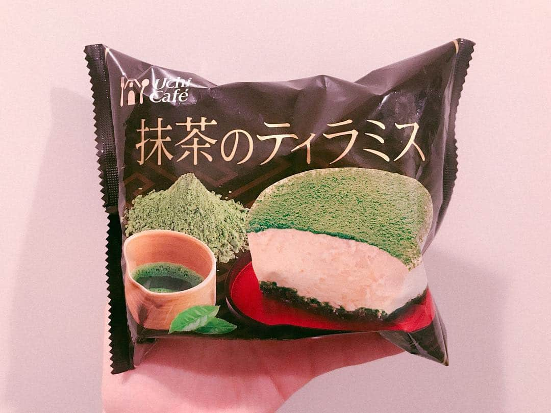 梅本静香さんのインスタグラム写真 - (梅本静香Instagram)「#ウチカフェ﻿ #抹茶のティラミス ﻿ ﻿ ﻿ 真ん中のマスカルポーネ使用のチーズアイスがめっちゃ美味しい😭﻿ 買いだめしとけば良かった！！ ﻿ ﻿ #今日のアイス #アイス部 #アイス好き #スイーツ #sweet」3月14日 18時05分 - shizuka0523xx