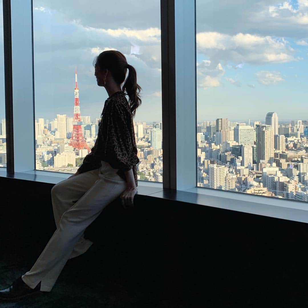 石井亜美さんのインスタグラム写真 - (石井亜美Instagram)「🗼 . Hello! YouTube space Tokyo! ワクワクが日々生み出される場所は、 やはりクリエイティブなパワーで満ちていた🎬😌✌️ . . #youtube #youtubespace #youtubespacetokyo #tokyotower #tokyo #YouTuber」3月14日 18時07分 - ami_ishii_