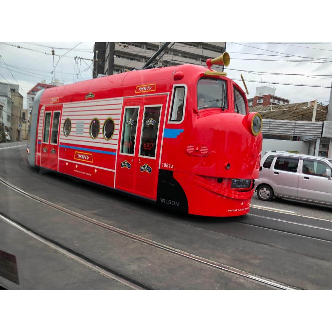 鈴川絢子さんのインスタグラム写真 - (鈴川絢子Instagram)「「ちょい鉄！路面電車でGO」﻿ ﻿ 3月21日(木・祝) 13:55〜﻿ RSK制作中四国6局ブロックネット﻿ RSK・RCC・BSS・TYS・KUTV・ITV﻿ ﻿ https://www.rsk.co.jp/tv/choitetsu/﻿ ﻿ ナレーションの六角精児さん、東MAXさん、ウド鈴木さん、そして私鈴川絢子が各地で活躍している路面電車やその街のグルメや魅力をご紹介しています！﻿ 皆様のご乗車是非ともお待ちしております<(^^)﻿ ﻿ ・﻿ ・﻿ ・﻿ ﻿ 先月はRSK山陽放送さんのお仕事で単身岡山へ。﻿ ﻿ もうすぐデビューのおかでんチャギントンに会えた！﻿ ﻿ 今回はおかでんミュージアムにてロケでしたが、岡電やおかでんチャギントンにも乗ってみたいのでまた近々子供たちと一緒に岡山行きたいです🍑﻿ ﻿ #岡電 #岡山 #チャギントン #鉄分多め #RSK #路面電車」3月14日 18時17分 - suzukawaayako