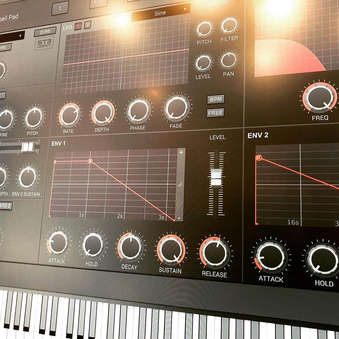上杉洋史のインスタグラム：「Sampletank 4 #ikmultimedia #sampletank4 #sampletank #vst #daw #softsynth」