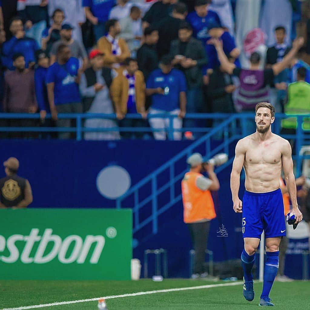 ミロシュ・デゲネクさんのインスタグラム写真 - (ミロシュ・デゲネクInstagram)「Happy to have Made a little kid smile after the game hope you enjoyed the game and you enjoy the present. 💙⚽️ #MD45 #riyadh #football #believe #workhard #dreambig #neverstop #australia」3月14日 18時10分 - milosdegenek