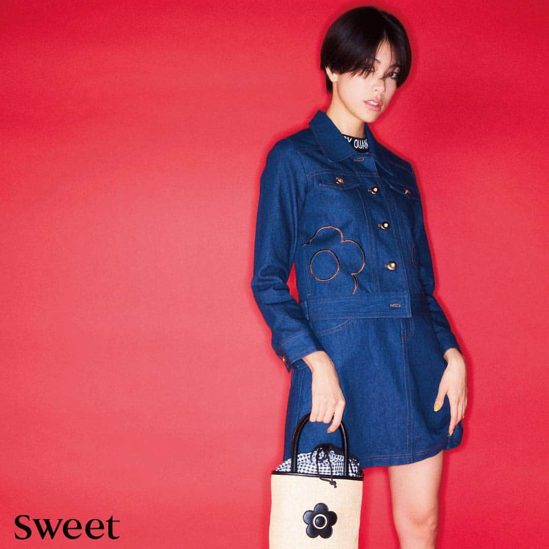 MARY QUANT officialさんのインスタグラム写真 - (MARY QUANT officialInstagram)「MARY QUANT featuring HIKARI MORI - デニムルックに可愛げが宿るビッグデイジーがカギ - 現在発売中のSWEET2019年4月号©️宝島社にて 森星さんがマリークヮントのアイテムを着用しています - #デイジーエンブロアイコンブルゾン #デイジーエンブロアイコンスカート #ヘムロゴジャカードプルオーバー #ラウンドパナマトート - @maryquant_official  @sweet_editors  @hikari - #MARYQUANT #2019SPRINGSUMMER #FASHION #NEWITEMS #SWEET #HIKARIMORI - #BLOUSON #MINISKIRT #PANAMA #TOTE #DENIMLOOK #DENIM - #スィート #森星 #デニムルック #デニムセットアップ #デニム #ミニマル #パナマトート」3月14日 18時23分 - maryquant_official