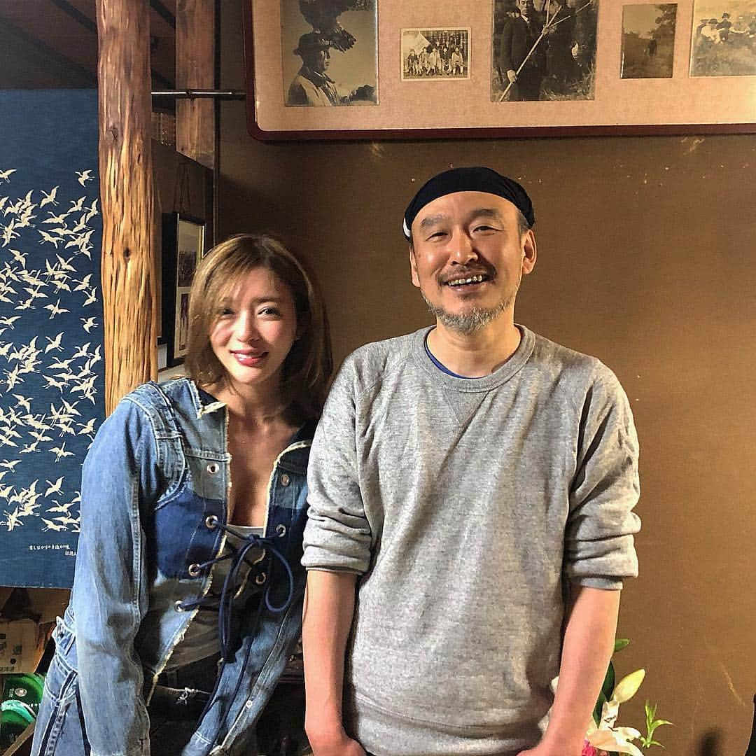 濱野りれさんのインスタグラム写真 - (濱野りれInstagram)「'Takajyou Kotobuki' #Reservation ➡︎ Members only #Taste ➡︎ A This is my first visit in three months!! I'm looking forward to it again! Thank you Waka😊❤︎ . 鴨と会話してる若🦆✨ ここの鴨たべたら他では食べれません🦆💗 . . #rirelog#takajyoukotobuki#kotobuki #duck#duckcuisine#chickendinner#chickenrestaurant#tokyoeats#toptokyorestaurants#asakusa#tokyogourmet  #鷹匠壽#壽#予約困難#食べログ高評価#食べログ4#鴨料理#鴨#鳥料理#浅草#浅草グルメ#東京グルメ」3月14日 18時32分 - riregram