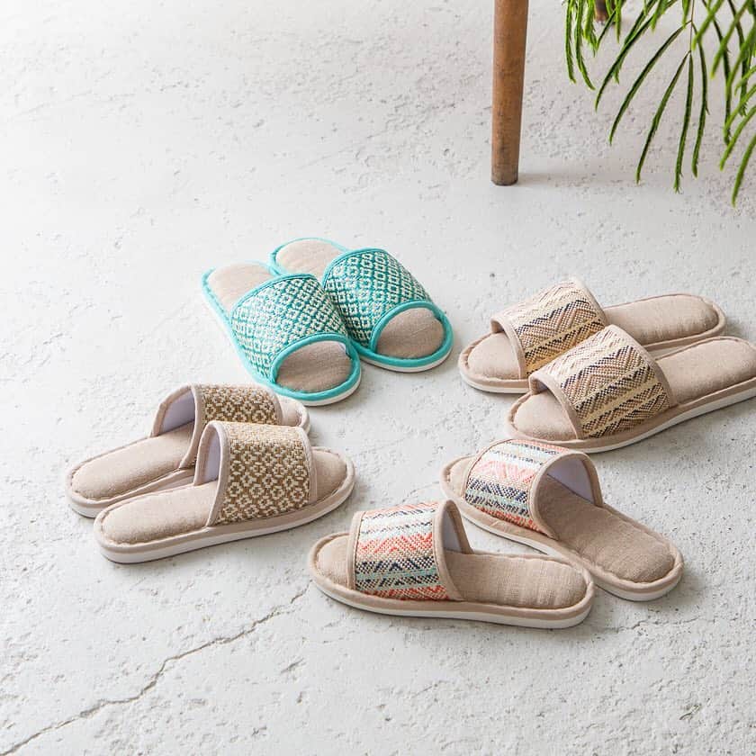 Timeless Comfort さんのインスタグラム写真 - (Timeless Comfort Instagram)「- 夏らしい涼し気な麻を使った生地と、クッション性のあるインソールを使用しているスリッパです。家の中ではもちろん、ちょっとしたお出かけにも。 . 麻スリッパ  M（BE・ボーダーMUL） ￥1,700+tax L（TU・ボーダーBR） ￥1,800円+tax . ※取り扱いの無い店舗もございます。 . . #tc #tc_instagram #タイムレスコンフォート #スリッパ #ルームシューズ #麻スリッパ」3月14日 10時31分 - timeless_comfort