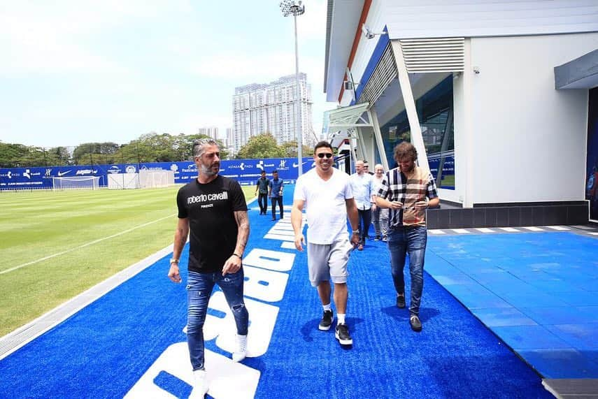 ロナウドさんのインスタグラム写真 - (ロナウドInstagram)「Heading back to Madrid after two very busy days in Johor. Thanks, @hrhcrownprinceofjohor, for the hospitality. It was a pleasure to watch the @officialjohor match on the AFC Champions League @theafchub, and to get to know the great structure of the club and a little bit of the projects they have for the future. Hope to be back soon!」3月14日 11時04分 - ronaldo