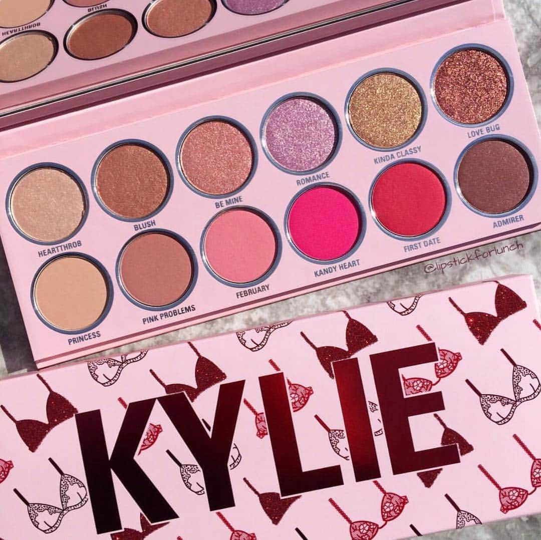 Kylie Cosmeticsさんのインスタグラム写真 - (Kylie CosmeticsInstagram)「You asked, we answered! 💘🗣 Our VALENTINE palette will be back in stock THIS FRIDAY, March 15th! Drop a “💕” below if you have been dying to get your hands on this! 📷: @lipstickforlunch」3月14日 11時08分 - kyliecosmetics