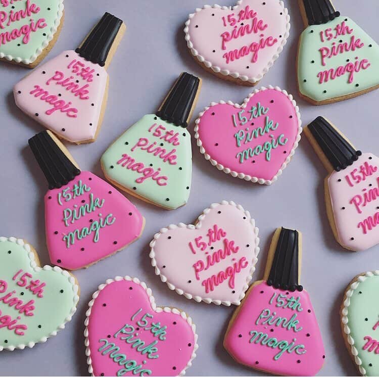 kikkoのインスタグラム：「@nail.pinkmagic.kyoto  15周年クッキーを制作させていただきました。 おめでとうございます🎉」