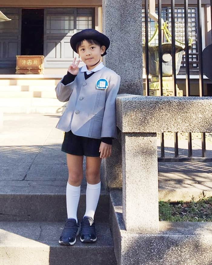 市川海老蔵 （11代目）さんのインスタグラム写真 - (市川海老蔵 （11代目）Instagram)「* Kangen’s Kindergarten year is now over. He will enter an elementary school in April.  Most likely I can attend the commencement ceremony with him. (Too bad that I missed the Reika’s.) Congratulations. Very proud of you, Son.  今日は卒園式です。 そして四月は入学式。 麗禾の入学式は参加できず悲しかったですが 勸玄の入学式は参加できそうで 嬉しいです。 卒園おめでとう🎈🎈🎈㊗️🎈㊗️ #市川海老蔵 #海老蔵 #成田屋 #歌舞伎 #六本木歌舞伎 #羅生門 #ABKAI #ABMORI #ebizoichikawa #ebizo #kabuki #thunderparty #theater #theaterarts #actor #japan #classic」3月14日 11時11分 - ebizoichikawa.ebizoichikawa