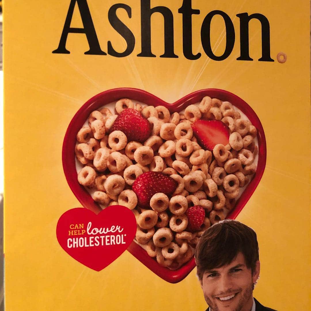 アシュトン・カッチャーのインスタグラム：「Hey @theellenshow it appears told my daughter the truth “anyone can be on a Cheerios box” it helps if you use to work at a General Mills factory 😜 @generalmillscereal」