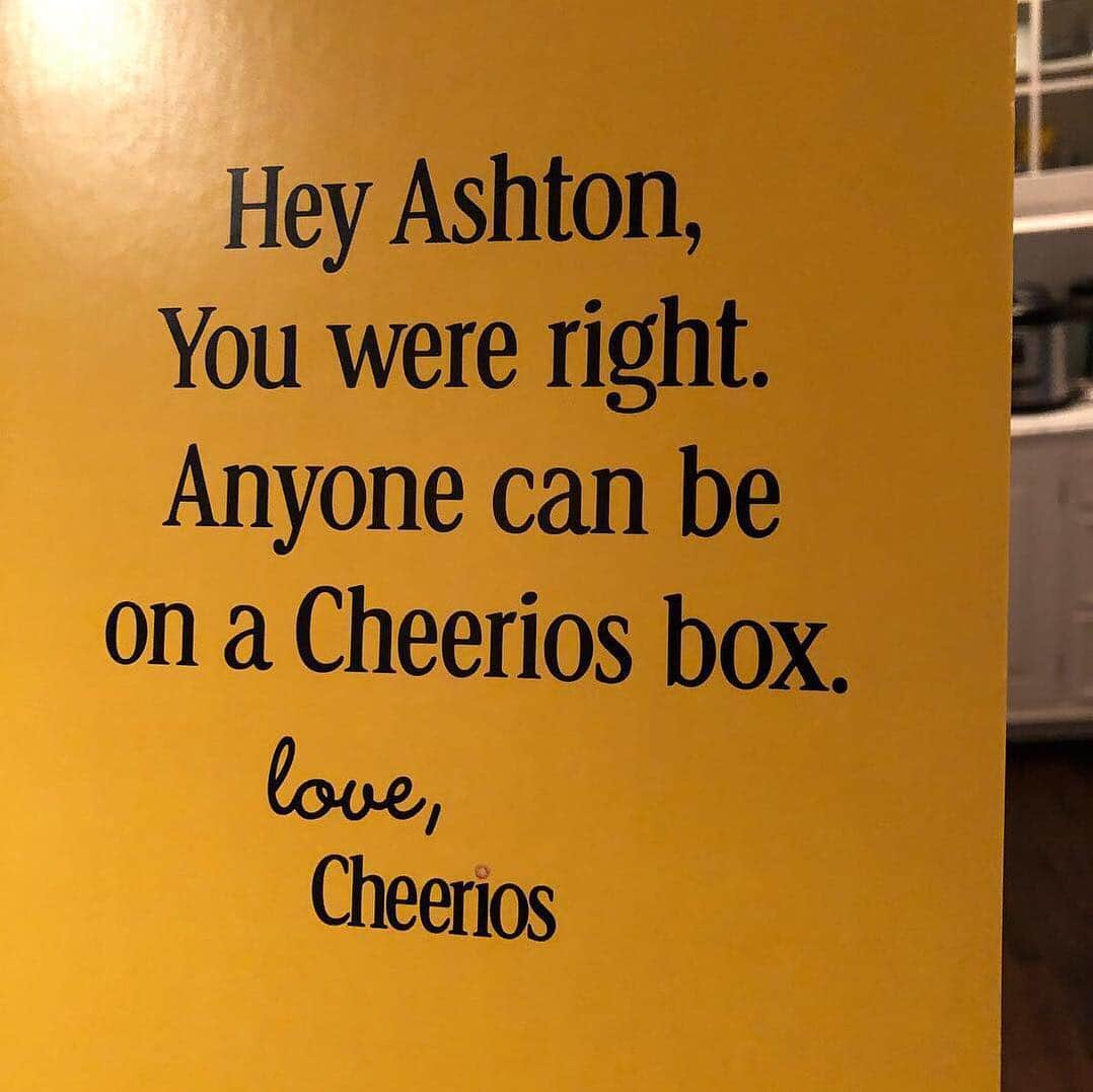 アシュトン・カッチャーさんのインスタグラム写真 - (アシュトン・カッチャーInstagram)「Hey @theellenshow it appears told my daughter the truth “anyone can be on a Cheerios box” it helps if you use to work at a General Mills factory 😜 @generalmillscereal」3月14日 11時13分 - aplusk