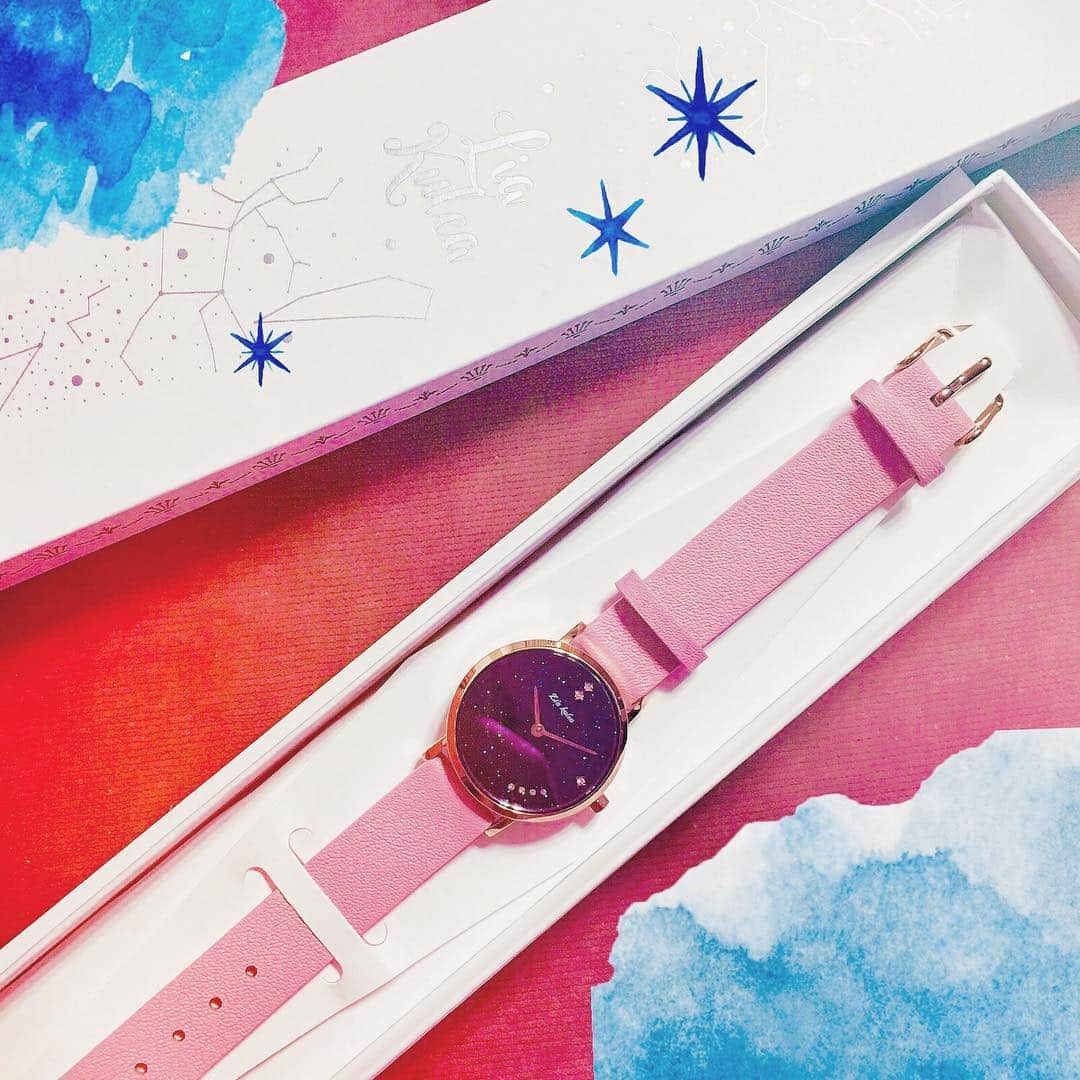 のインスタグラム：「文字盤が星空...💓 ・ ・ ・ ・ ・ ⌚... @liakulea_japan http://liakulea.jp/ 【shihomi1129】使用で10％OFF ・ #腕時計 #liakulea #時計 #腕時計倶楽部 #手元倶楽部 #watch #星空 #pink #リアクレア」