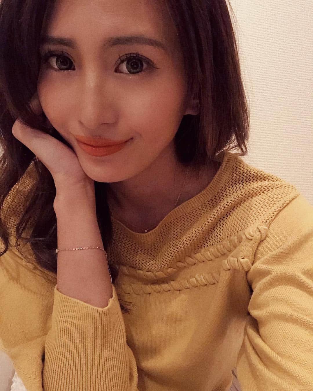 のインスタグラム：「✈ 花粉症病院行ったらだいぶ良くなった❤️ 今日からオープンするブランドのtopsがお気に入り🧡 ABITOKYO 肩に抜け感と、バルーン袖が可愛い🥰 zozoでも買えるみたい🙆‍♀️ ・ ・ #ABITOKYO #abitokyo_collection #zozotown #summer #サマーニット #fashion　#春コーデ #きれいめカジュアル #spring #春ニット #大人カジュアル #春 #abitokyo_collection」