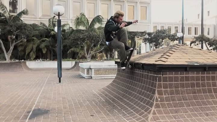 のインスタグラム：「‘The Skateboarding of Leandre Sanders & Ludvig Håkansson’ 🎞 A film by @jimgreco for @supraskateboarding starring @skategoat & @ludvig______  Filmed by @joeysinko & Jim Greco LIVE on ThrasherMagazine.com 📡」