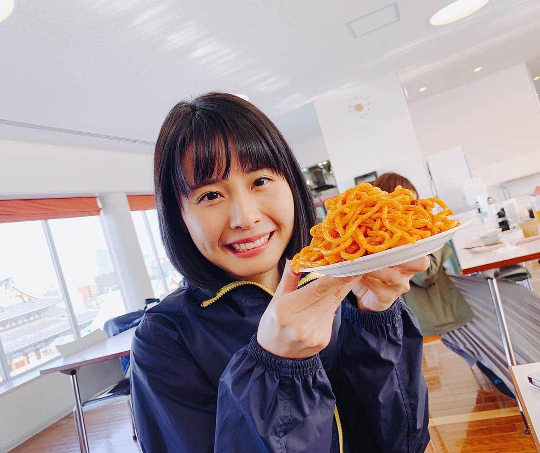 上坂嵩さんのインスタグラム写真 - (上坂嵩Instagram)「食欲旺盛な #もっちー 。 社食の朝ごはんでは、パスタを大盛り。というかドカ盛り。😳🍝 今日はこのあとロケだそうです。  #メーテレ #ドデスカ #アナウンサー #望木聡子 アナ #上坂嵩」3月14日 11時30分 - takashi_uesaka_nbn
